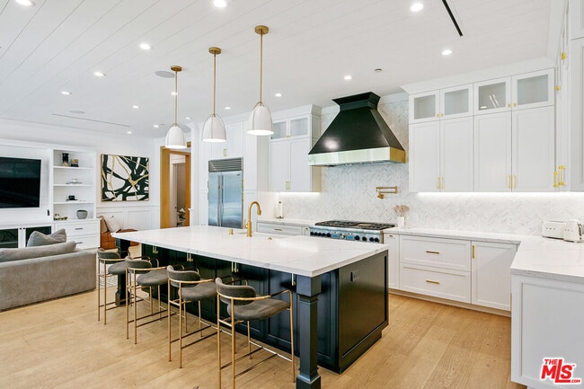 Building Photo - 5911 Beckford Ave