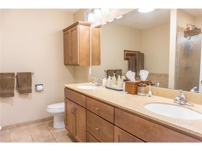 Building Photo - 2980 Clover Ridge Dr