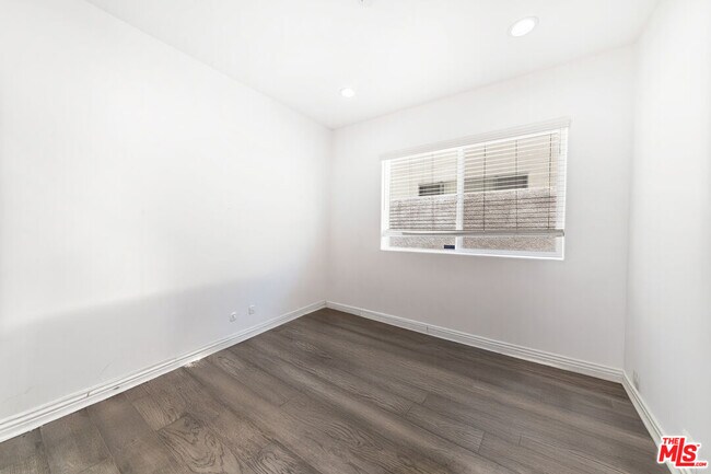 Building Photo - 8541 Alcott St