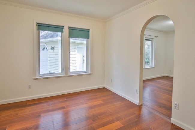 Building Photo - Gorgeous Coupeville Home is Ready for a New Tenant!!!