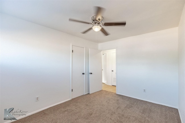 Building Photo - Furnished 3 bedroom 2 bathroom