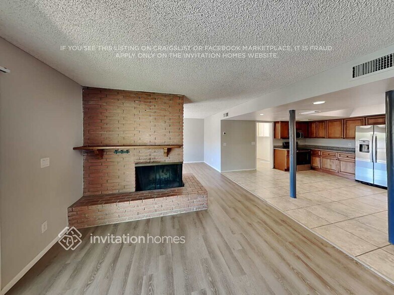 Building Photo - 4033 W San Juan Ave
