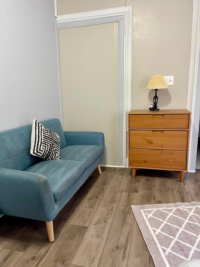 Bedroom 1 - 83 Murray St