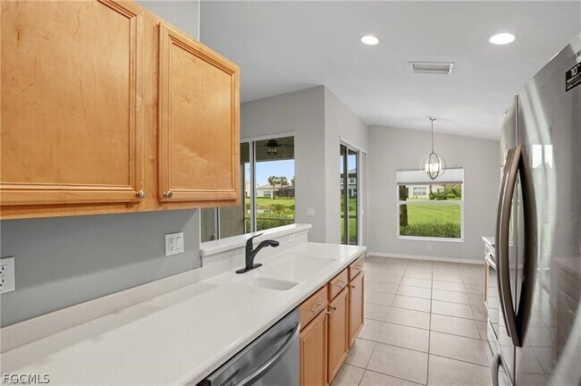 Building Photo - 2427 Woodbourne Pl