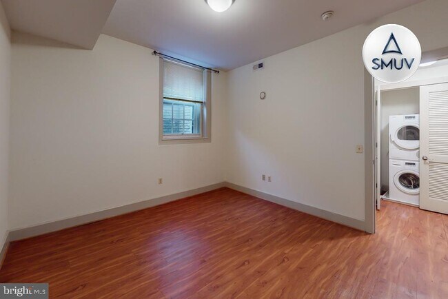 Building Photo - 11 E Chase St