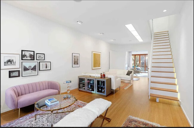 Primary Photo - 112 W 118th St