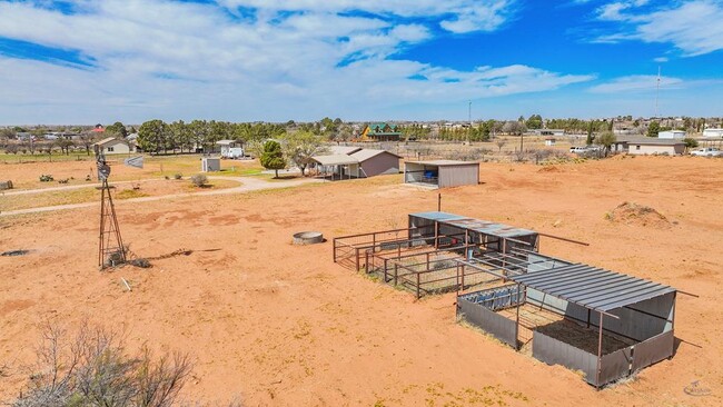 Building Photo - 705 E County Rd 150