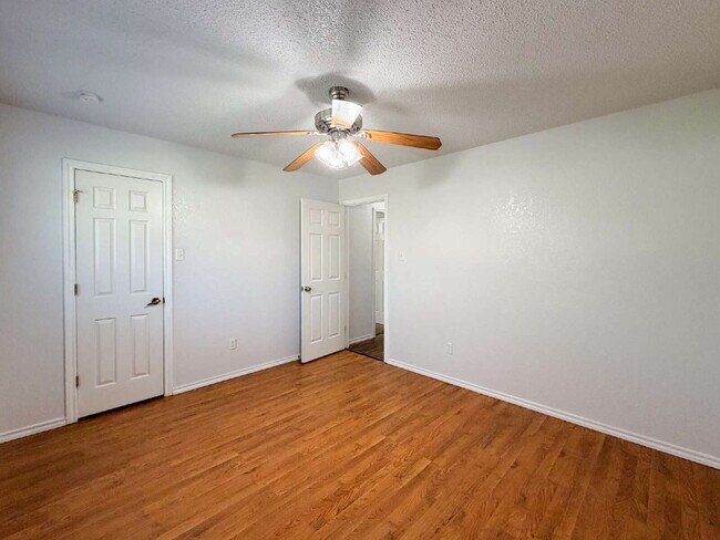 Building Photo - Charming 3-Bedroom Gem with 2 Full Baths in Crowley!