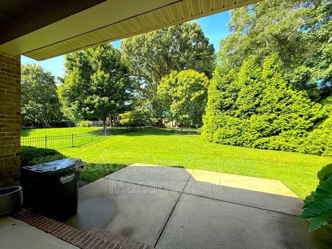 Building Photo - 9006 Blue Ridge Dr