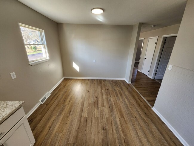 Building Photo - Spacious 3-Bedroom, 1-Bathroom Home AVAILABLE NOW!!