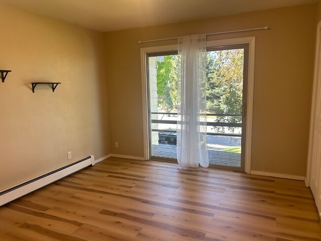 Building Photo - 908 Whitaker Dr