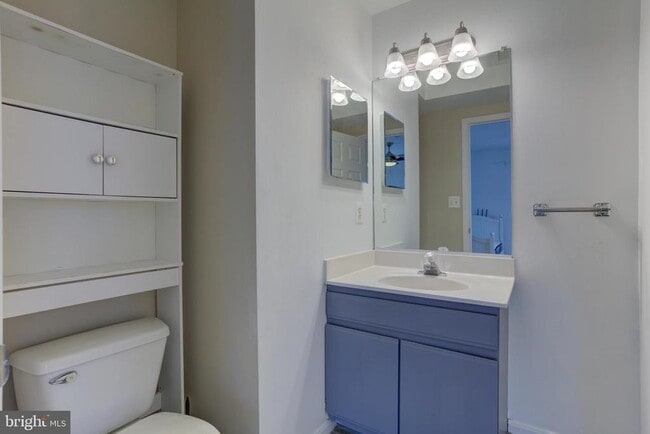 Building Photo - 645 Constellation Square SE