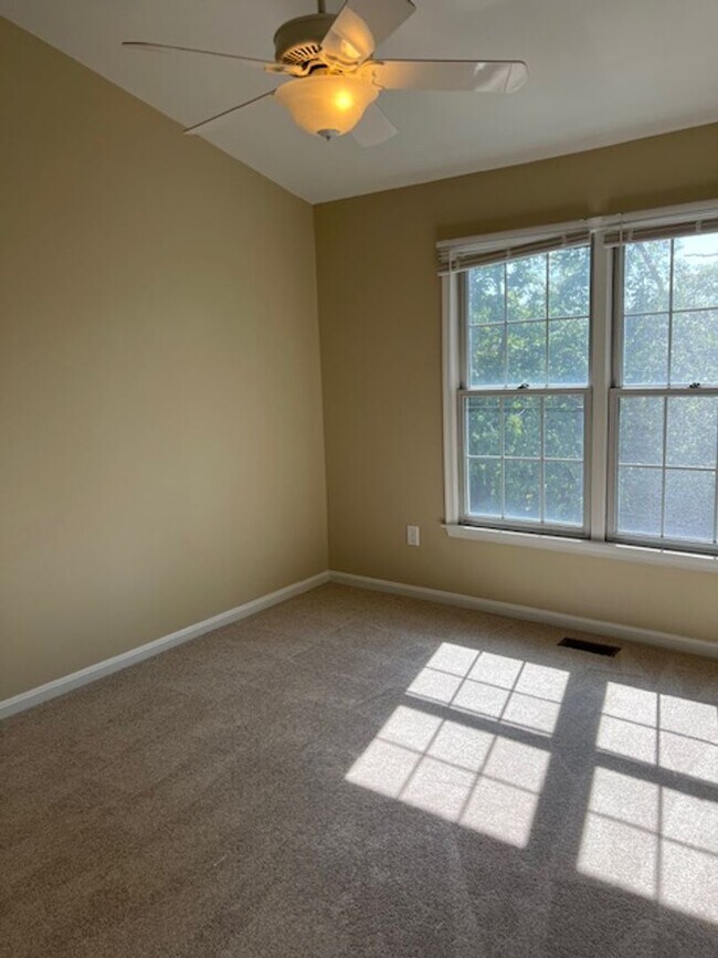 Building Photo - LUXURIOUS MAGRUDER BUILT TOWNHOME