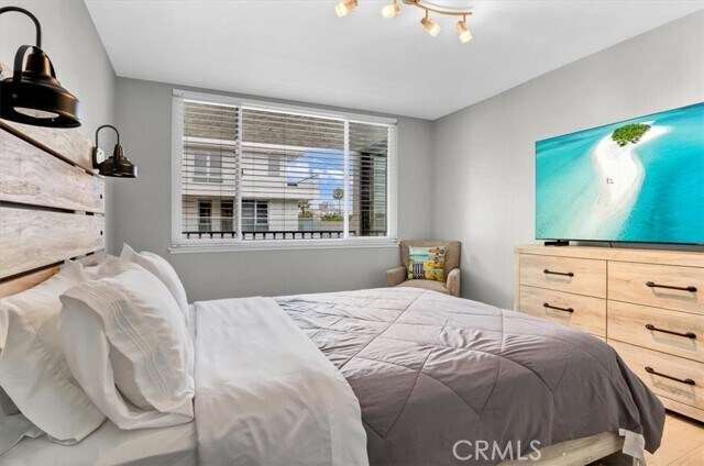 Building Photo - 1140 E Ocean Blvd