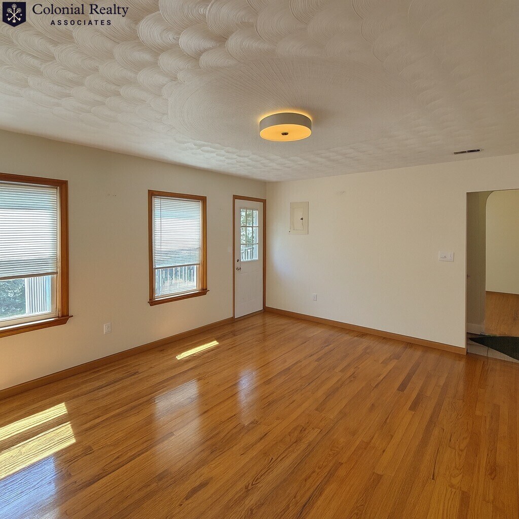 Building Photo - 83 Putnam St