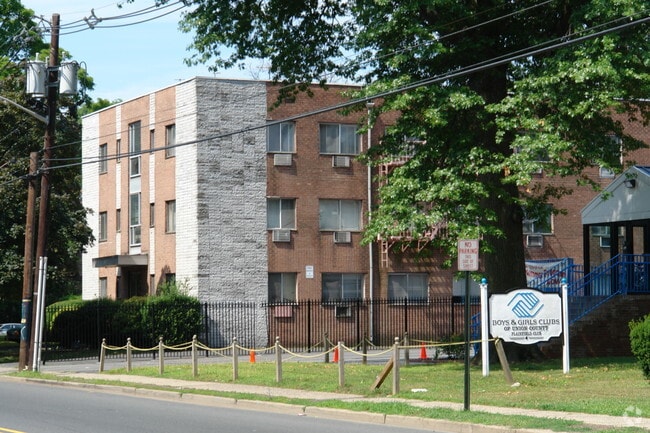 Building Photo - 538 W 7th St