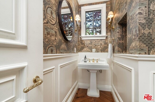 Building Photo - 515 S Westgate Ave