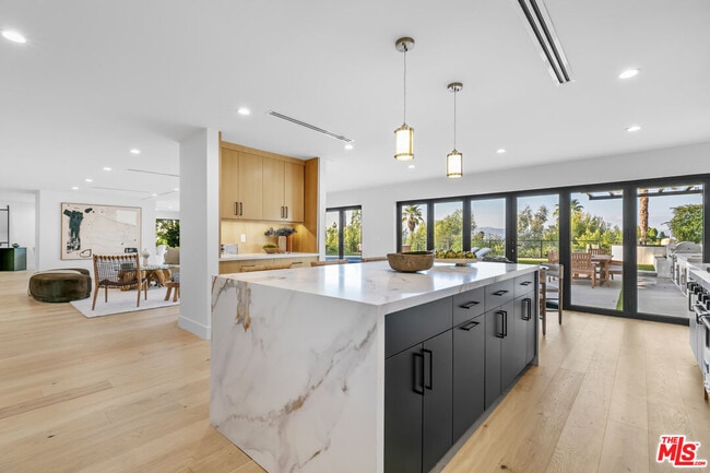 Building Photo - 18101 Green Meadow Dr