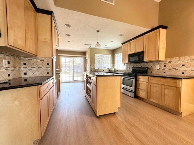 Building Photo - Beautifully Updated Home in Citrus Heights!