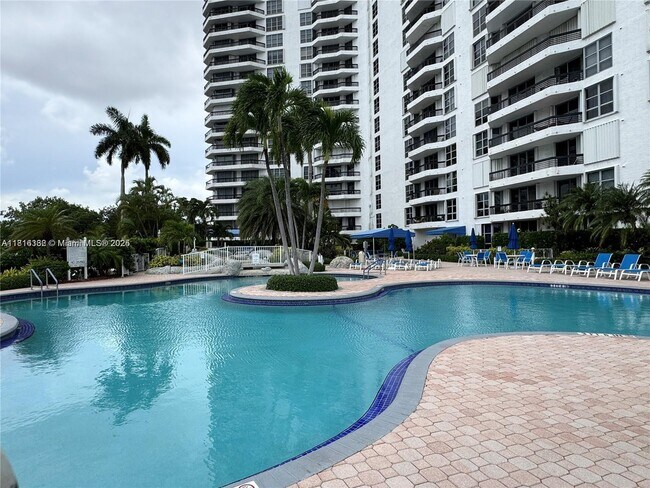 Building Photo - 3530 Mystic Pointe Dr