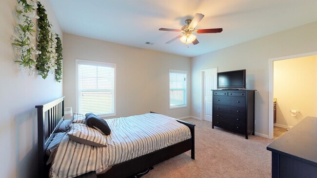 Building Photo - 160 Kirkwood Dr