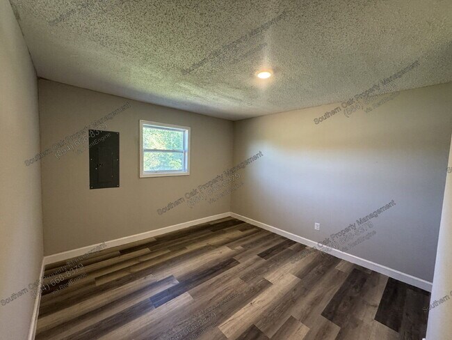 Building Photo - 118 Harrys Dr