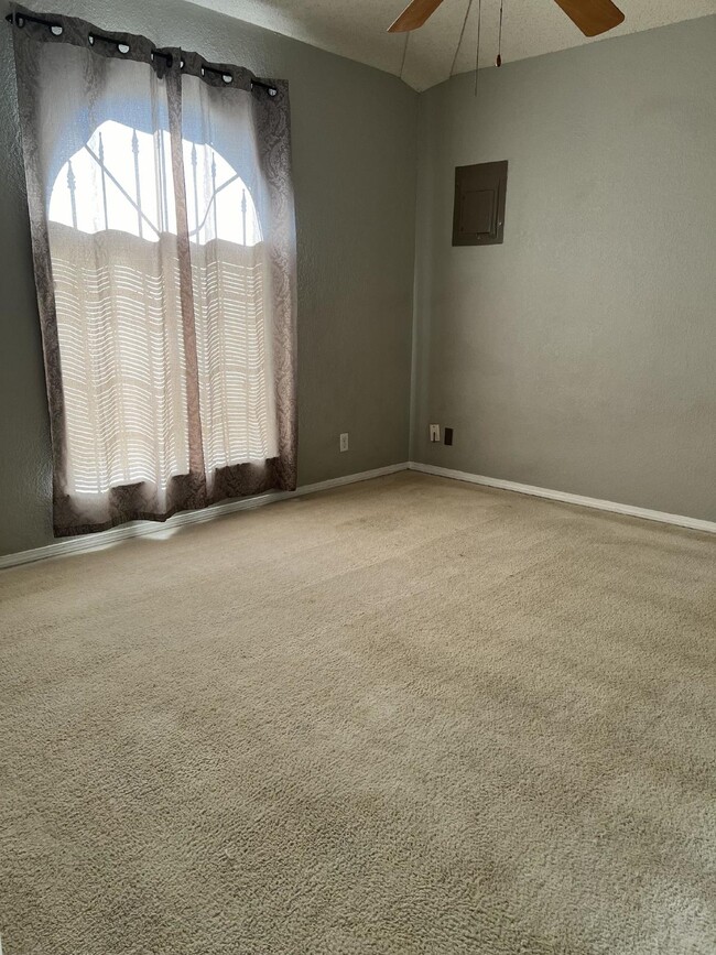 Building Photo - West El Paso, Scenic Heights. 3 bedrooms, ...