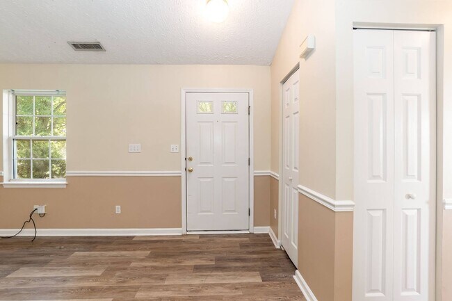 Building Photo - Wonderful 3 Bedroom Raleigh Ranch Home