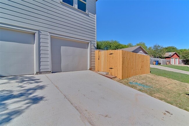 Building Photo - 8103 West Gate Blvd