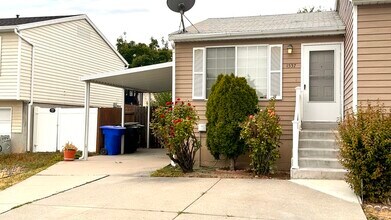 Building Photo - Remodeled 4 Bedroom Townhome!