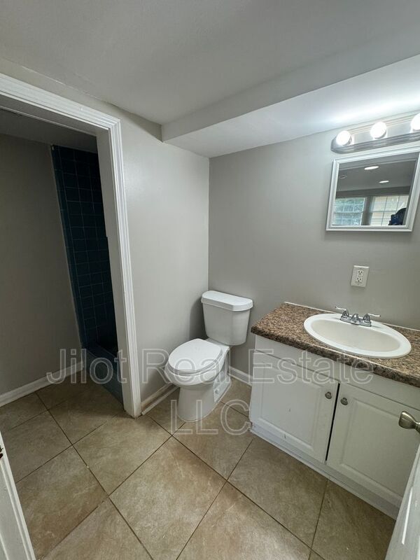 Building Photo - 1366 Clermont Ave