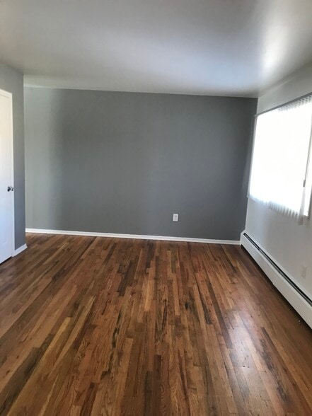Main-level living room - 1334 Marshall St