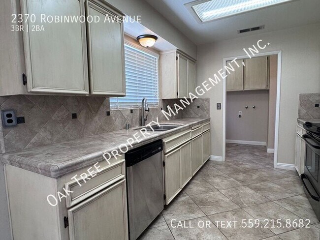 Building Photo - 2370 Robinwood Ave