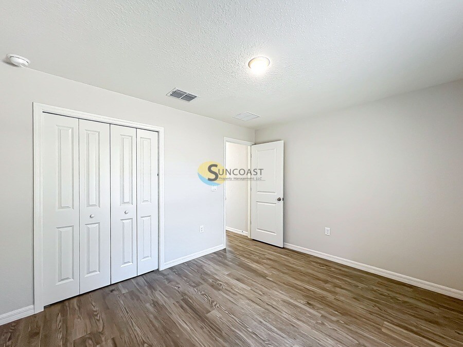 Building Photo - 6140 E Calico Ln