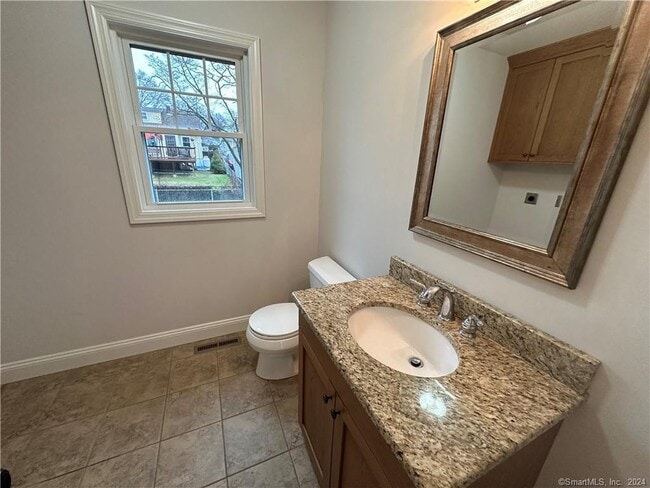 Building Photo - 562 Light St