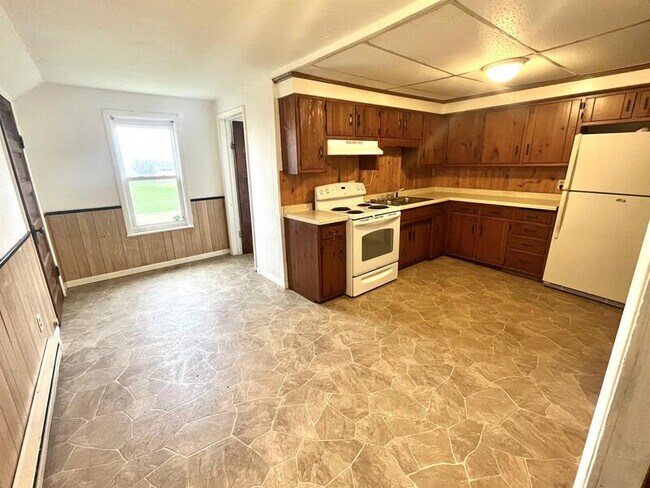 Building Photo - 2291 1/2 Day Street - Upper