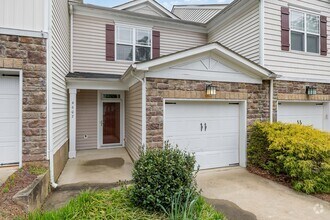Building Photo - Charming 2-Bedroom Townhome Convenient to ...