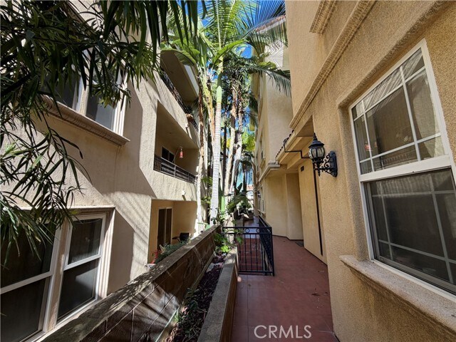 Building Photo - 574 E Palm Ave