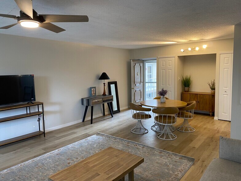 Building Photo - 1714 69th Ave W