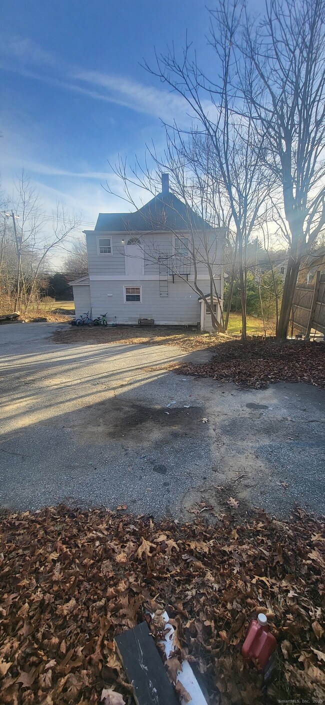 Building Photo - 70 Walnut St