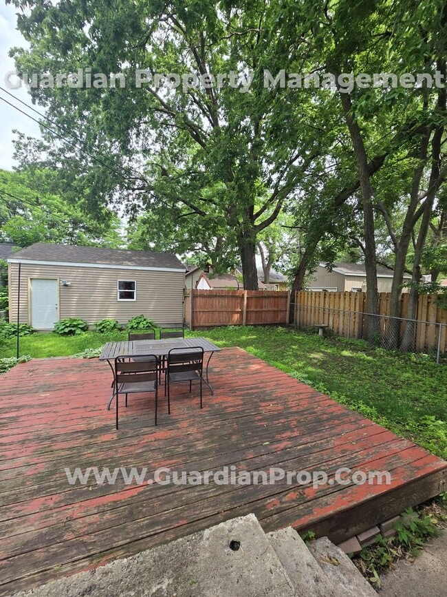 Building Photo - South Minneapolis home with living on the ...