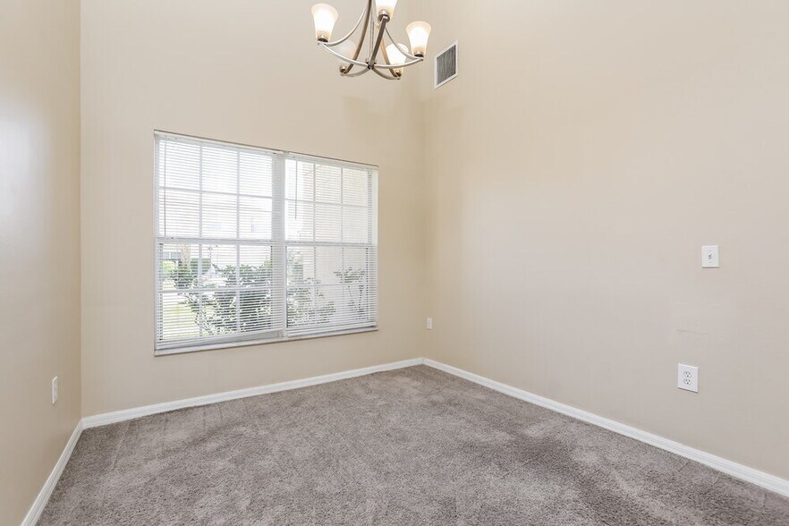 Building Photo - 355 Aylesbury Ct