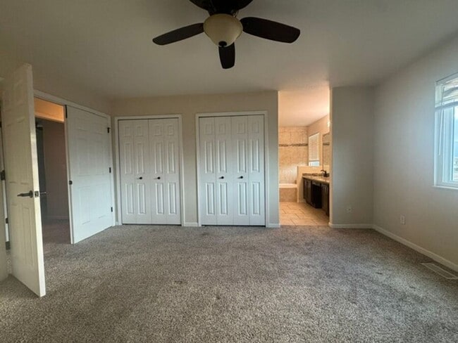Building Photo - 803 Foxwood Dr