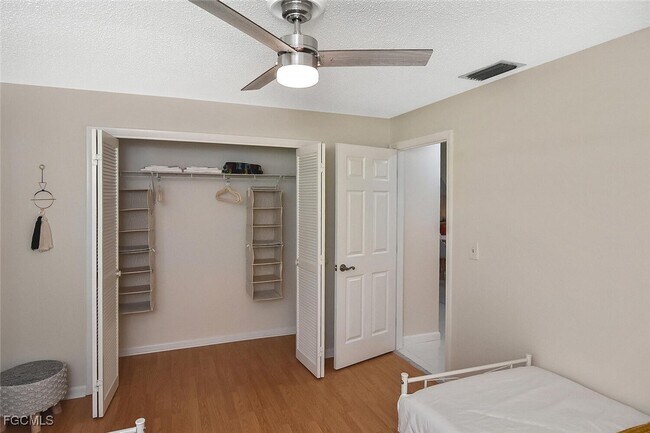 Building Photo - 138 SE 30th St