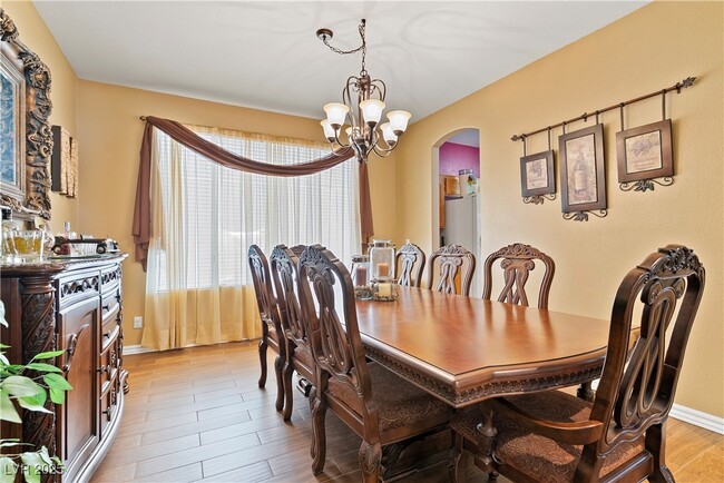 Building Photo - 1870 Desert Forest Way