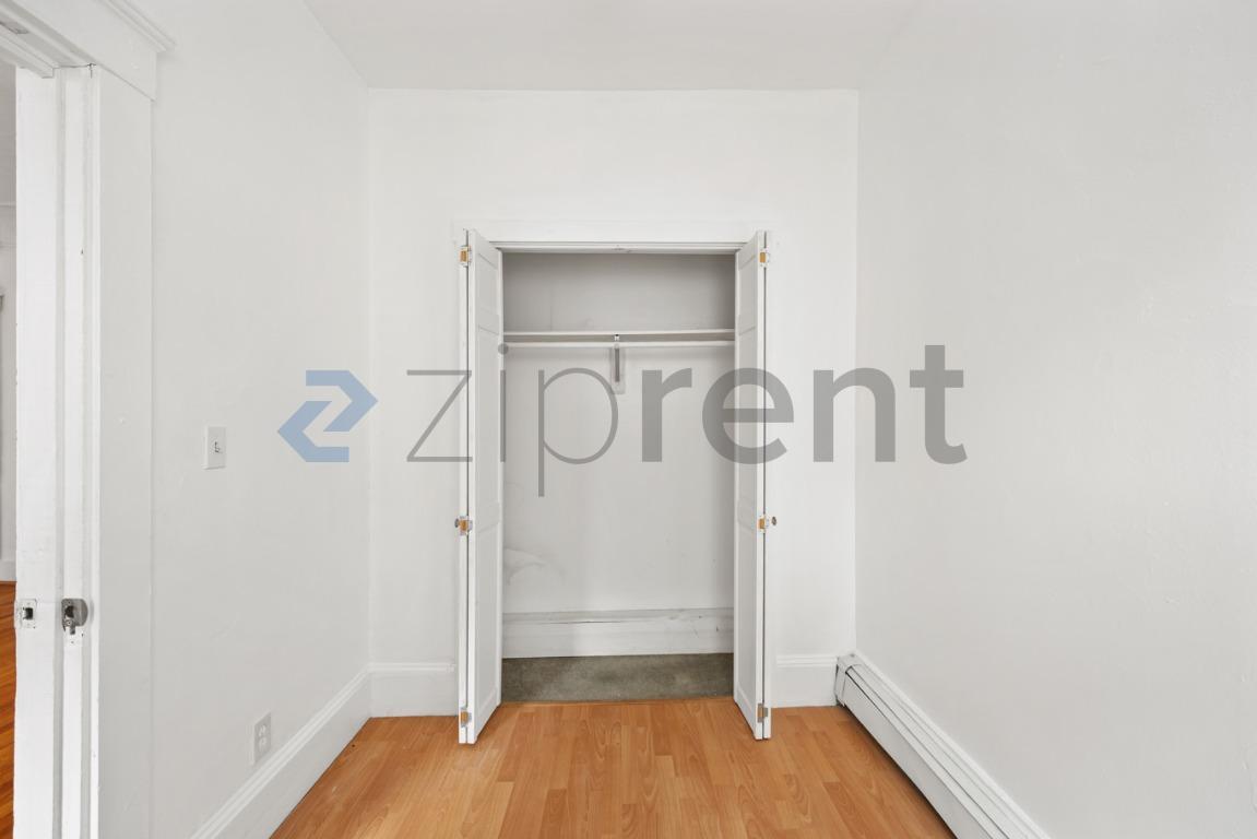 Building Photo - Unit 3