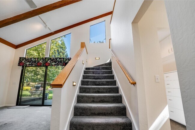 Building Photo - 24421 Summerhill Ave