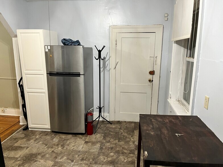 Kitchen 1 - 77 Calyer St