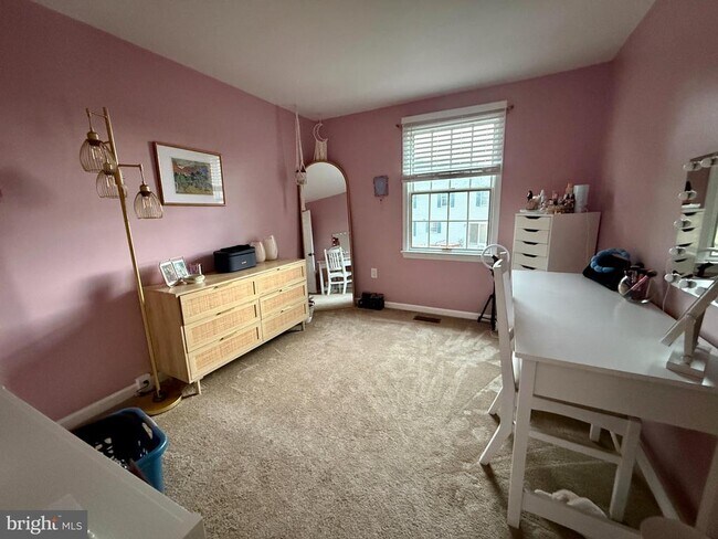 Building Photo - 8208 Red Wing Ct
