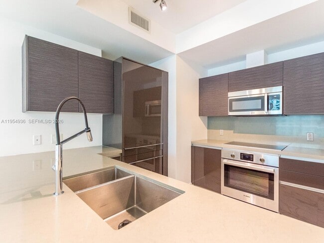 Building Photo - 1080 Brickell Ave